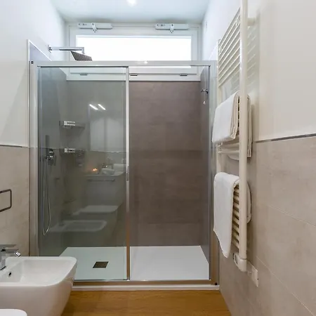 Апартаменты Colombo Palace - Viale Colombo 358 Куарту-Сант'Элена