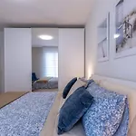 Appartamento Colombo Palace - Viale Colombo 358 *