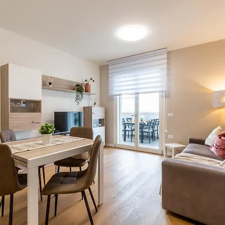 Appartamento Colombo Palace - Viale Colombo 358 *