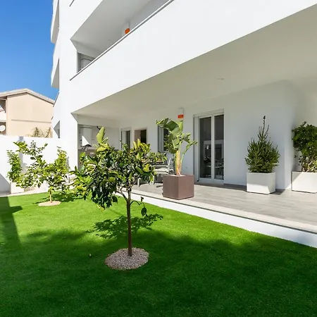 Appartamento Colombo Palace - Viale Colombo 358 *