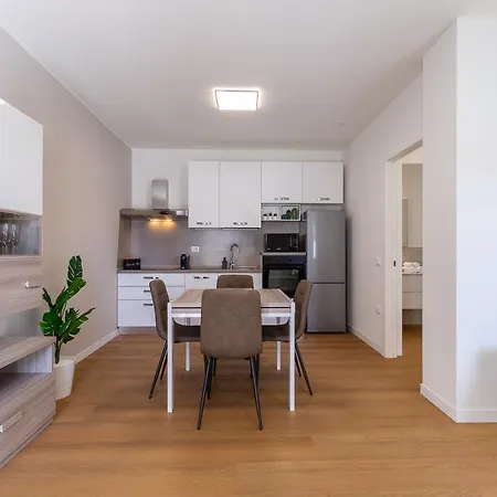 Apartamento Colombo Palace - Viale Colombo 358 Quartu SantʼElena