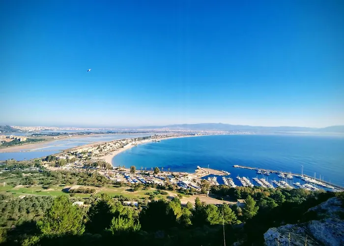 Colombo Palace - Viale Colombo 358 *